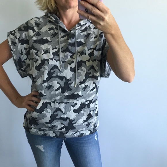 Hooded Camouflage Top - Picture 5 of 8